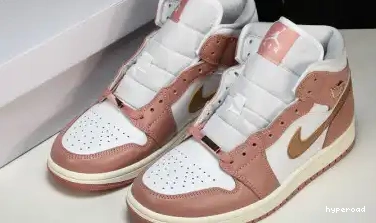 Hyperoad Mid Stardust” SE“Red Jordan Air 1 0425